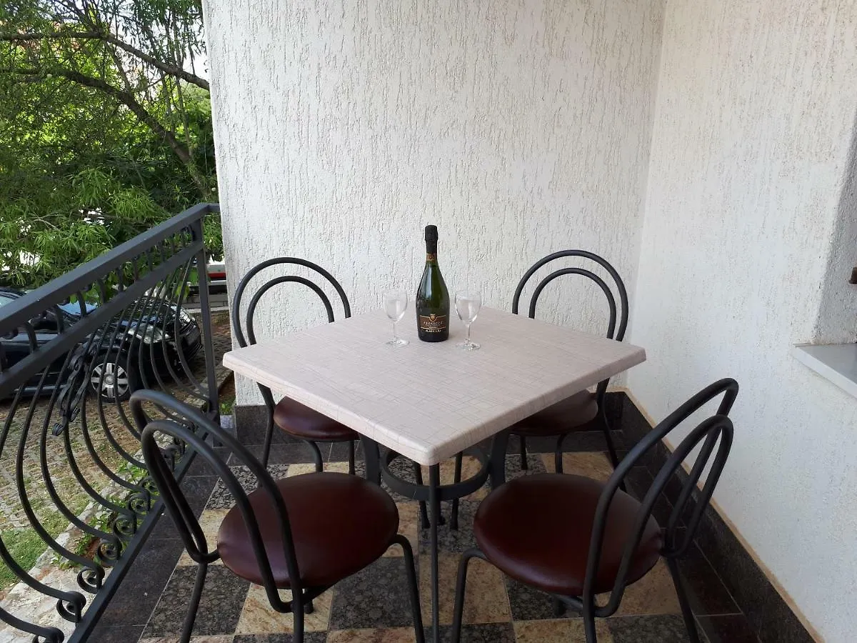 Apartment Karinovo マリンスカ