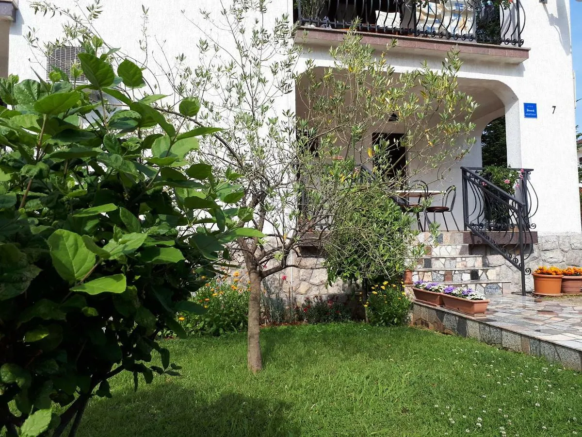 Apartment Karinovo マリンスカ