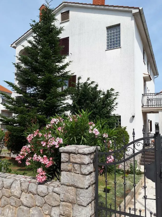 Apartment Karinovo マリンスカ